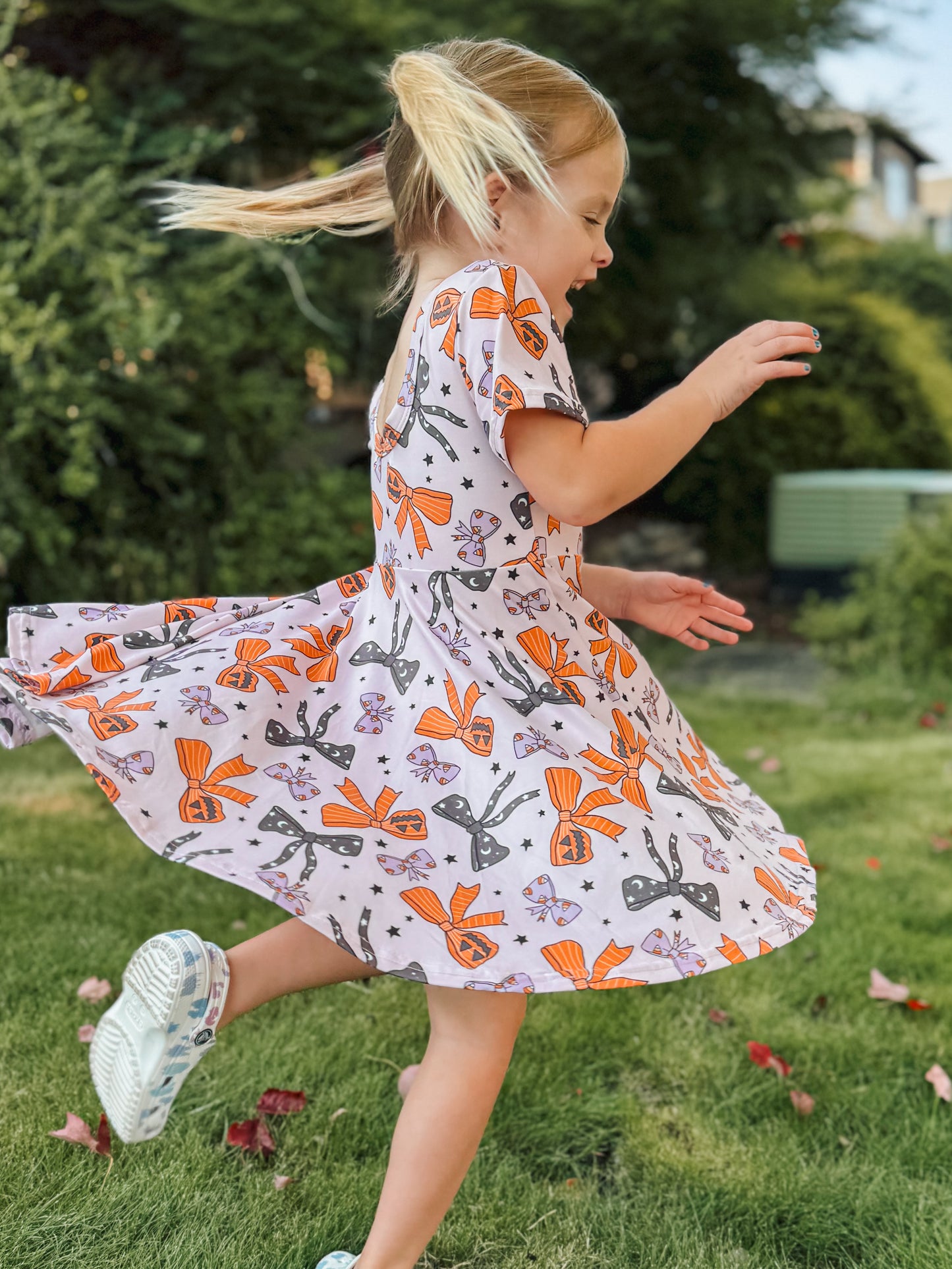 Halloween Bows Twirl
